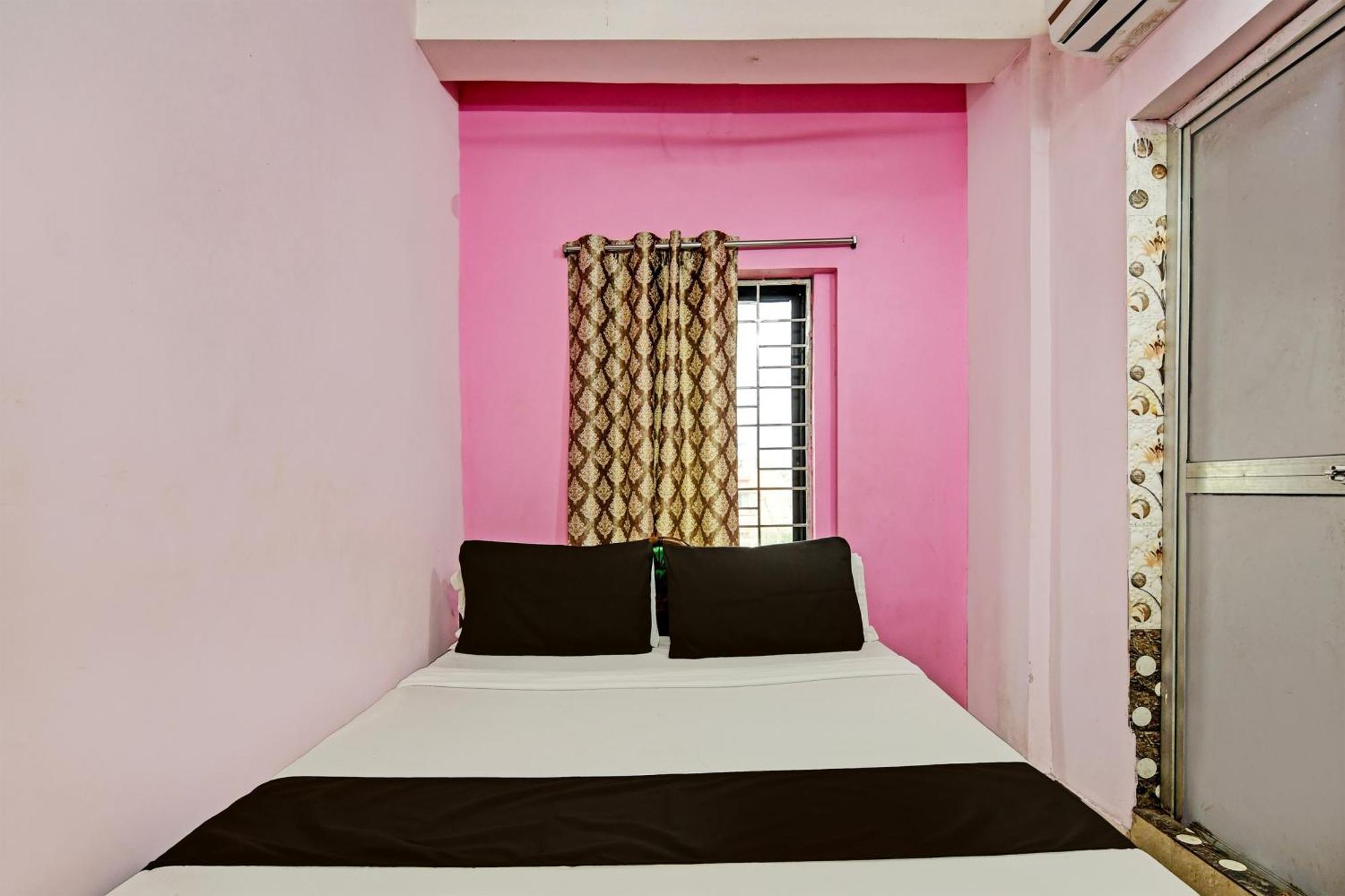Hotel O Mahalaxmi Lodge Urāli Esterno foto