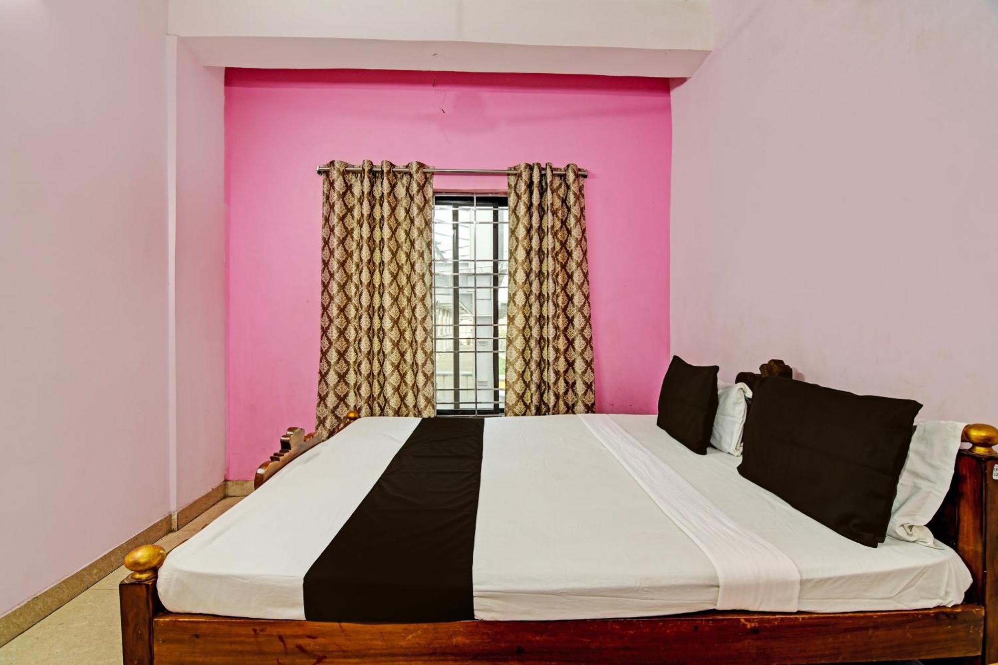Hotel O Mahalaxmi Lodge Urāli Esterno foto